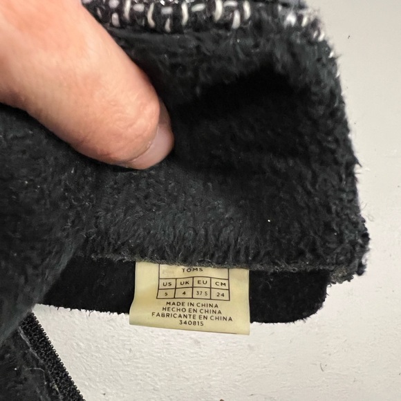 Toms Youth Size 5 Black Winter boots - Picture 5 of 8
